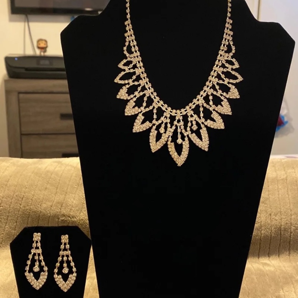 DIAMOND NECKLACE SET